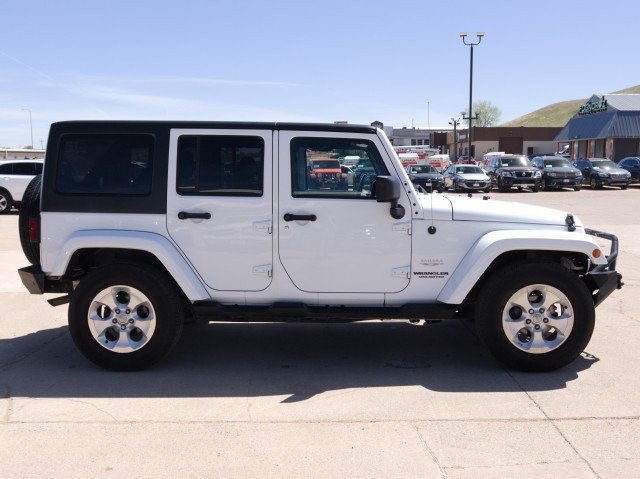 Used 2014 Jeep Wrangler Unlimited Sahara w/ Connectivity Group AWD/4WD image 5