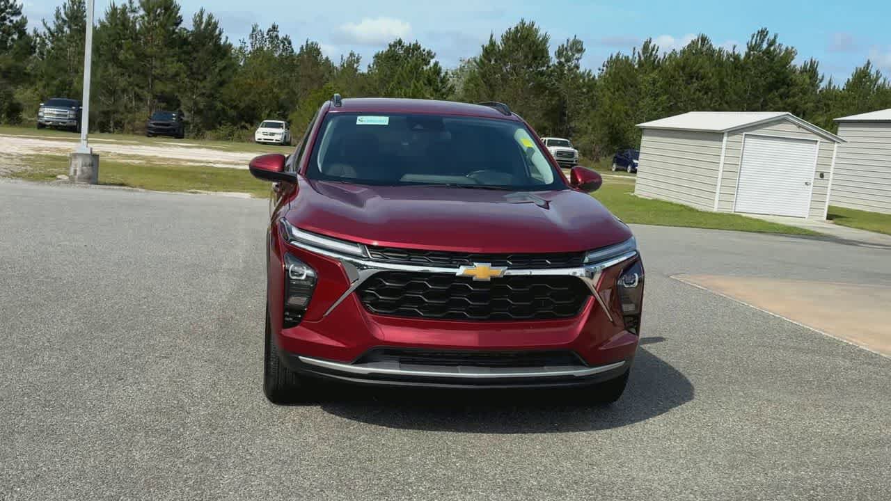 Used 2025 Chevrolet Trax LT w/ LT Convenience Package FWD image 3