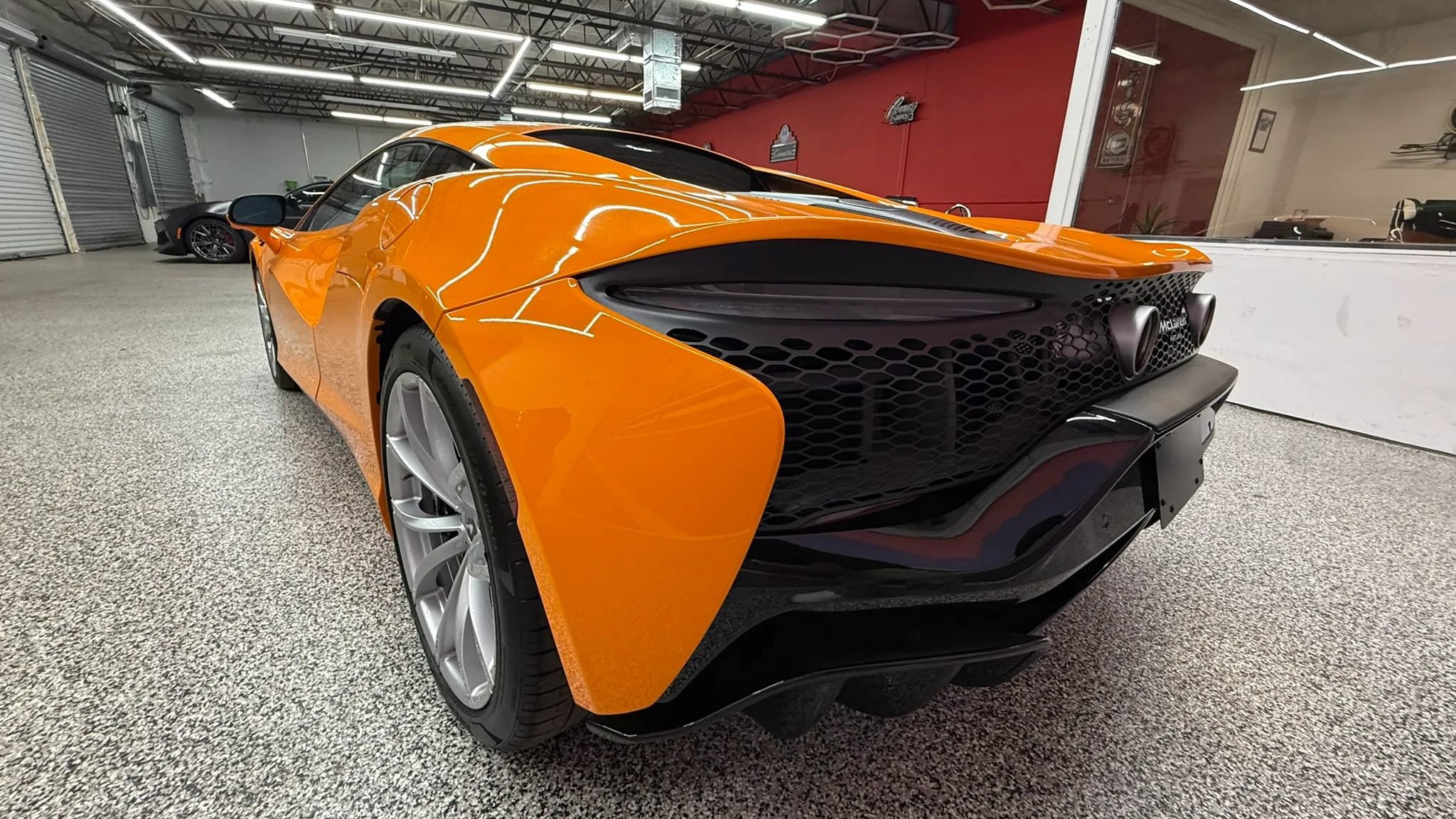 Used 2023 McLaren Artura RWD image 12