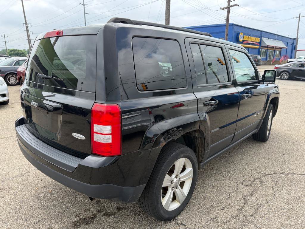 Used 2014 Jeep Patriot Latitude AWD/4WD image 9
