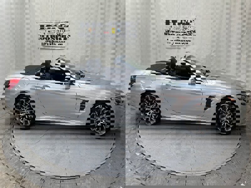 Used 2017 Mercedes-Benz SL 550 image 8