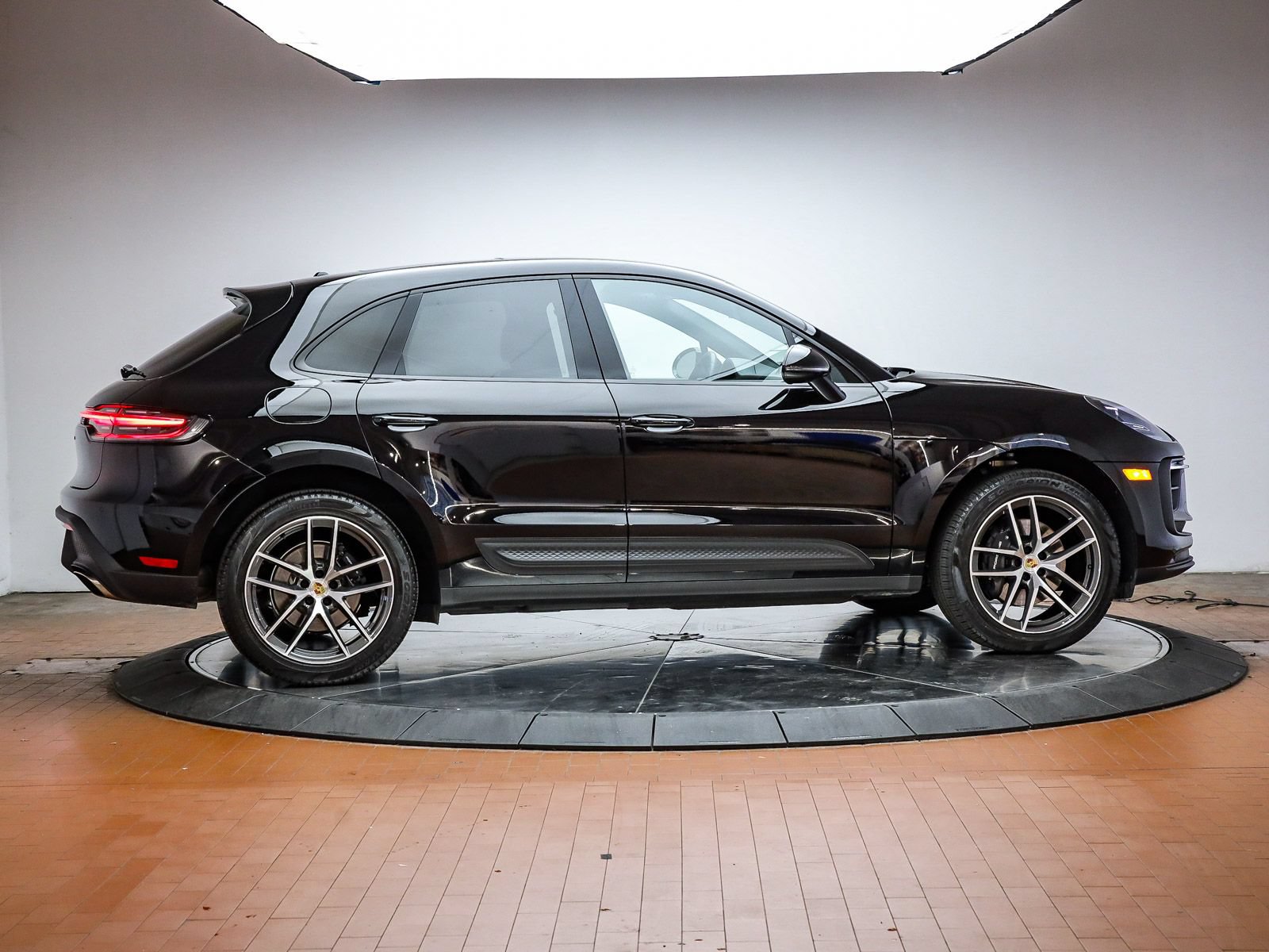 Certified 2026 Porsche Macan AWD/4WD image 13