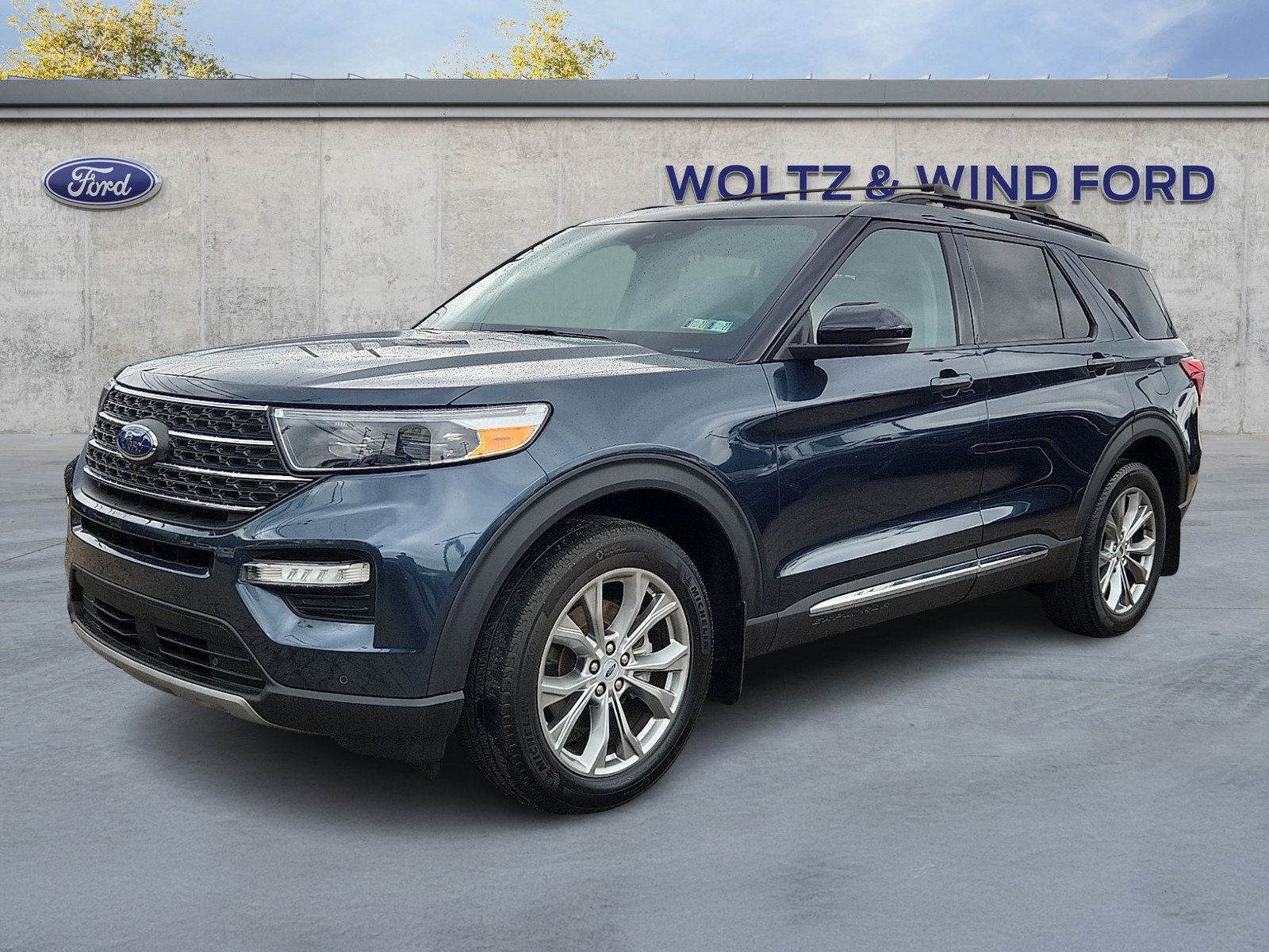 Used 2023 Ford Explorer XLT w/ Equipment Group 202A AWD/4WD image 3