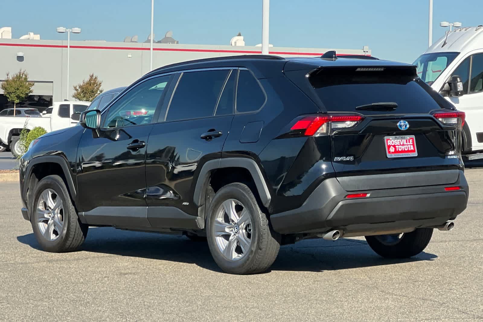 Used 2023 Toyota RAV4 LE AWD/4WD image 7