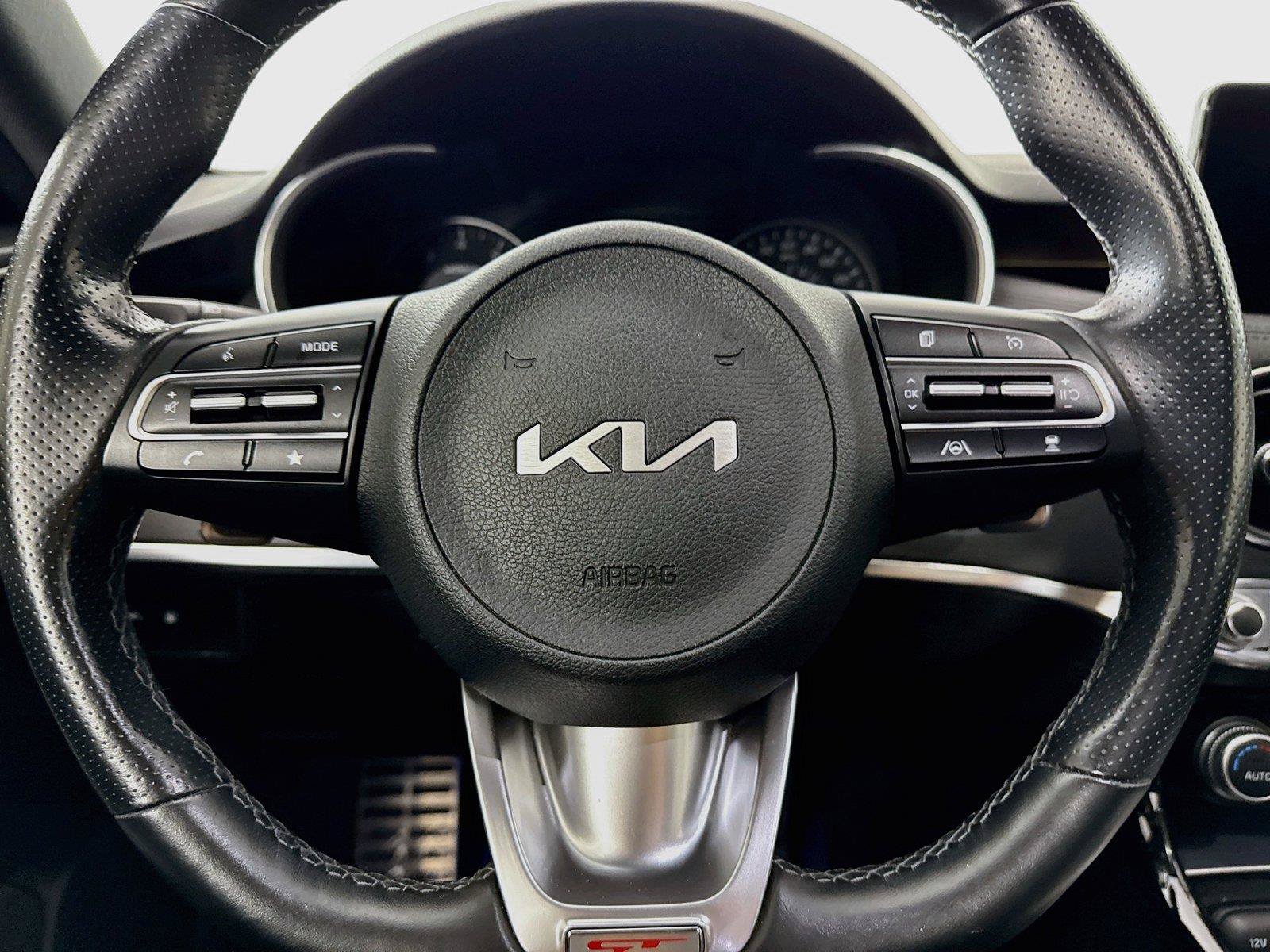 Used 2022 Kia Stinger GT1 AWD/4WD image 17