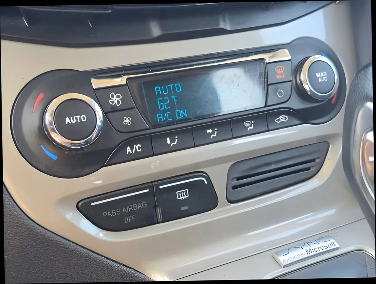 Used 2012 Ford Focus SEL image 22