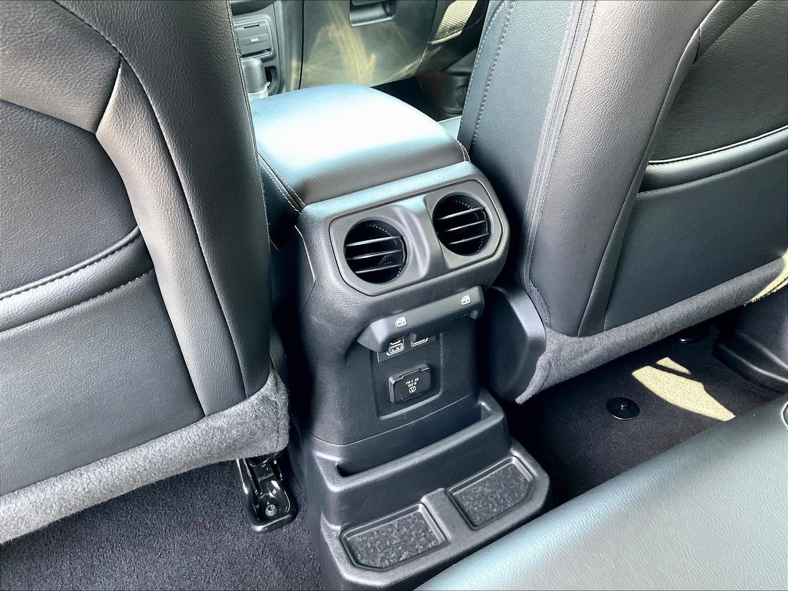 Used 2023 Jeep Wrangler Unlimited Sahara AWD/4WD image 10