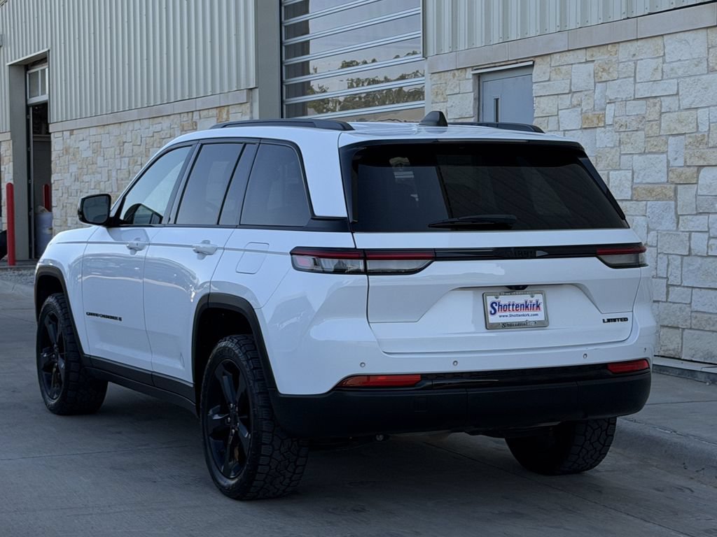 Used 2023 Jeep Grand Cherokee Limited w/ Black Appearance Package RWD image 4