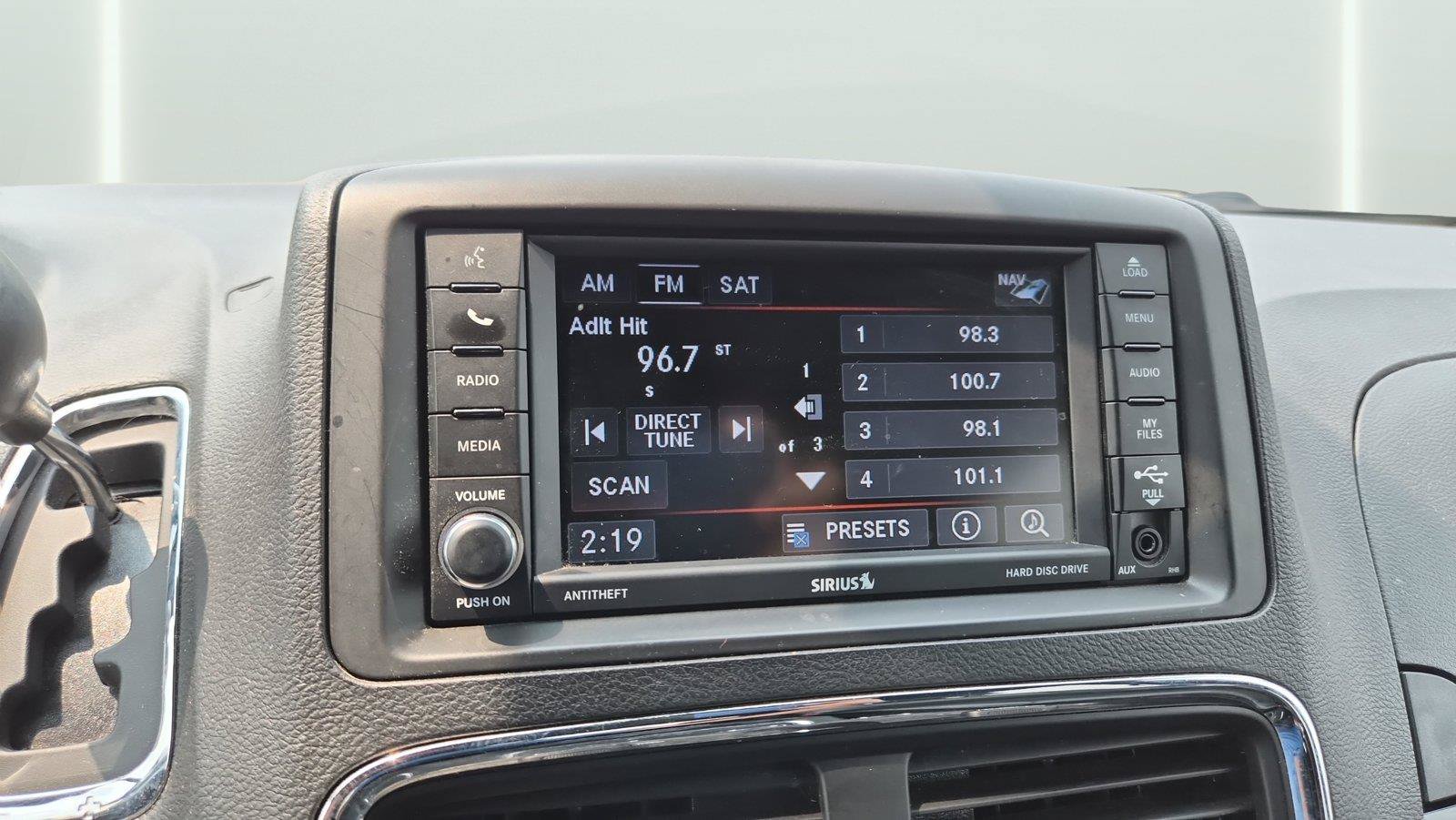 Used 2019 Dodge Grand Caravan SXT w/ Blacktop Package FWD image 18