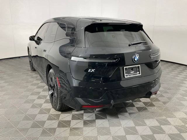 Used 2023 BMW iX xDrive50 w/ Sport Package AWD/4WD image 4