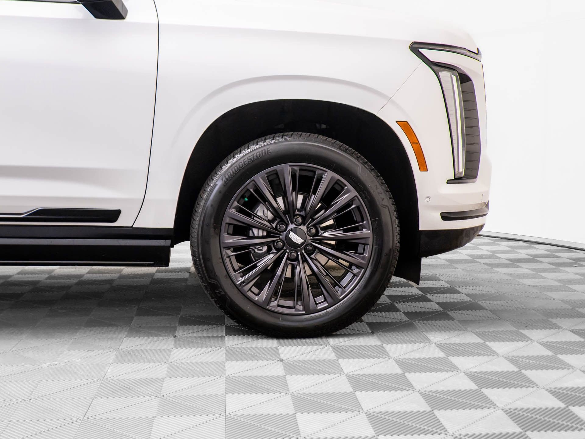 Certified 2025 Cadillac Escalade ESV Sport w/ LPO, ONYX Package image 41