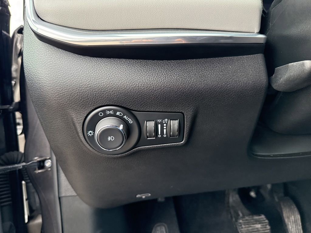 Certified 2024 Jeep Compass Limited image 16