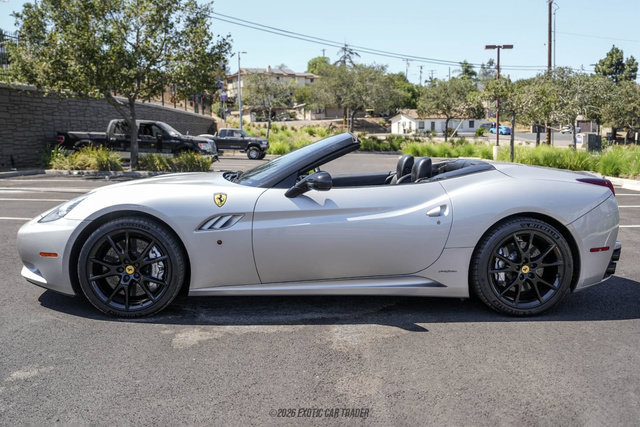 Used 2012 Ferrari California RWD image 3