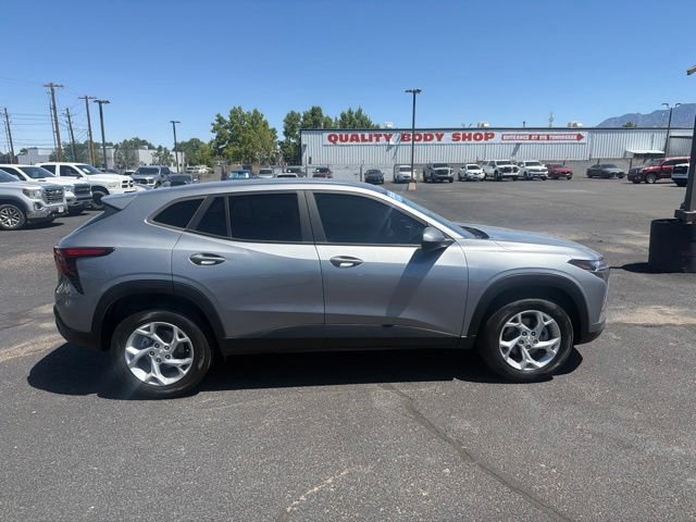 Used 2024 Chevrolet Trax LS w/ LS Convenience Package FWD image 3