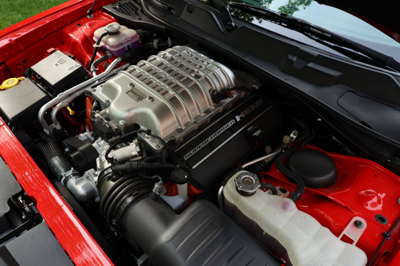 Used 2017 Dodge Challenger SRT Hellcat RWD image 39