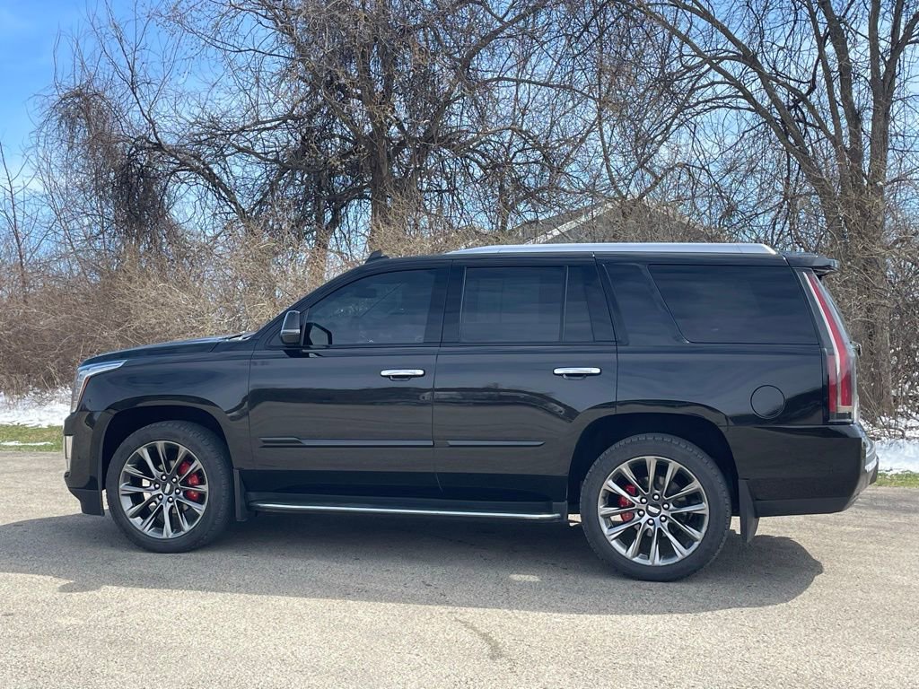 Certified 2020 Cadillac Escalade Luxury w/ Escalade Sport Edition image 5