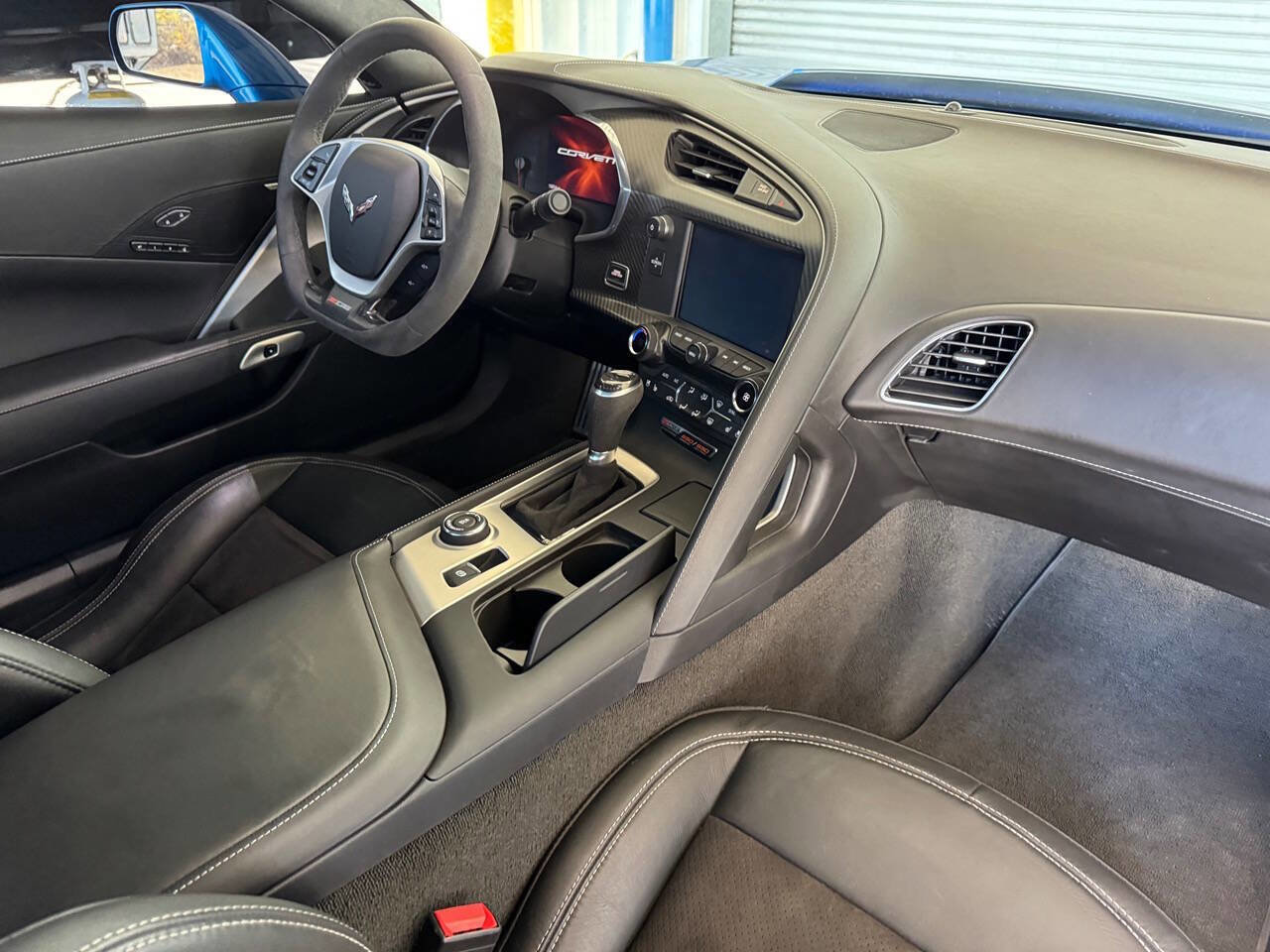 Used 2015 Chevrolet Corvette Z06 w/ 3LZ Preferred Equipment Group image 25