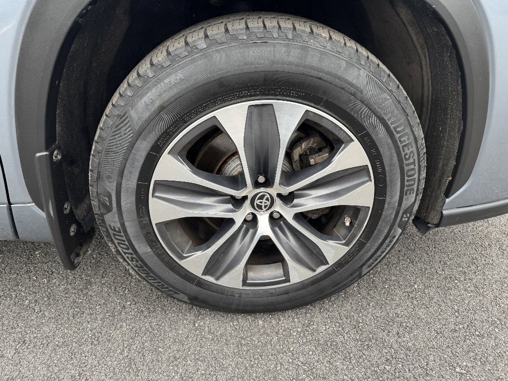 Used 2020 Toyota Highlander XLE image 30