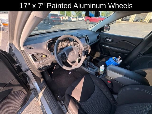 Used 2019 Jeep Cherokee Latitude w/ Popular Appearance Group FWD image 9