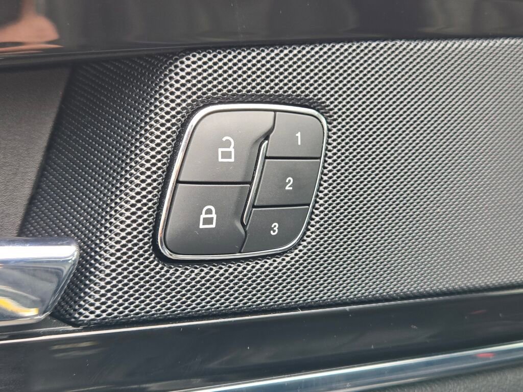 Used 2021 Lincoln Nautilus Reserve w/ Monochromatic Package image 38