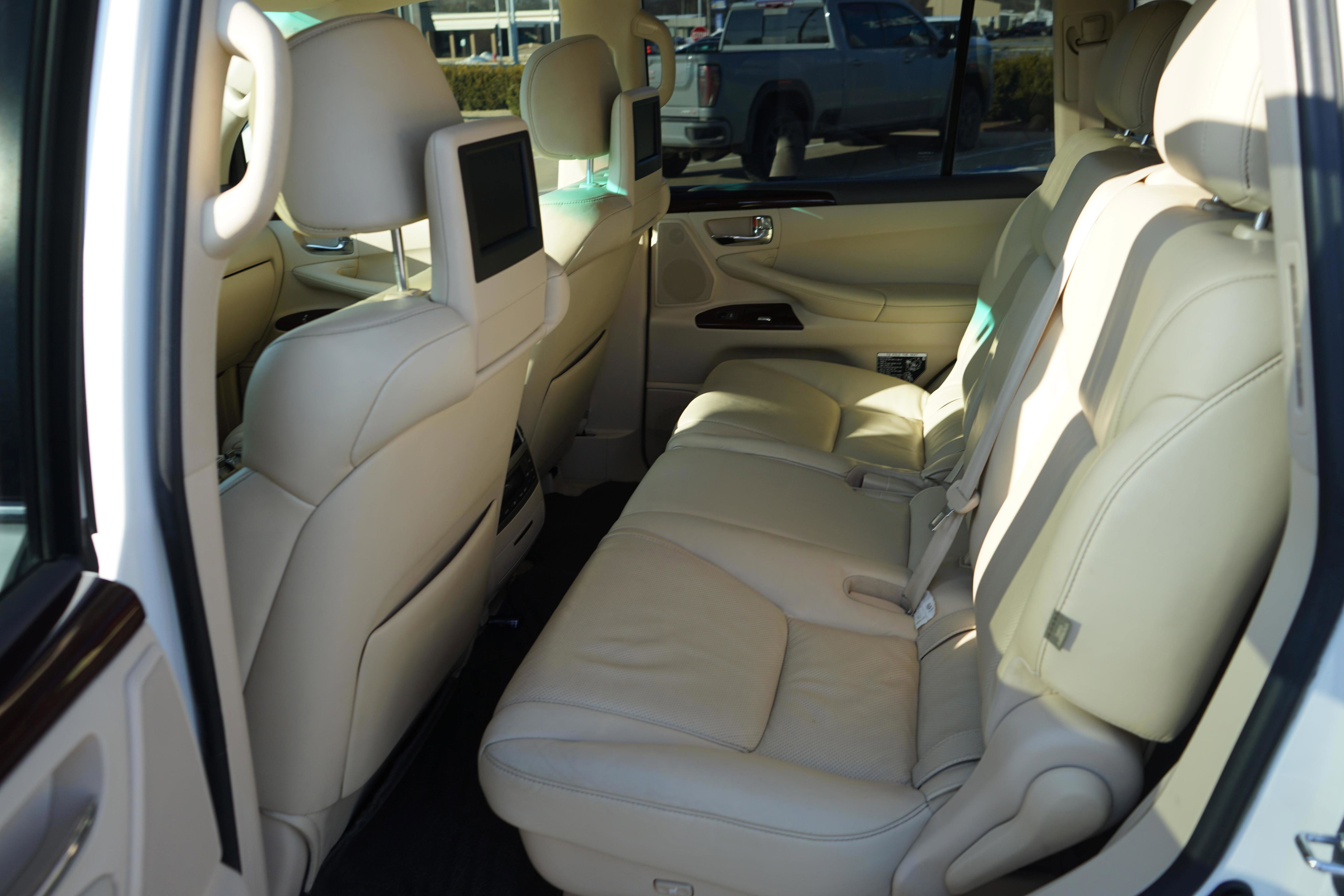 Used 2014 Lexus LX 570 4WD image 23