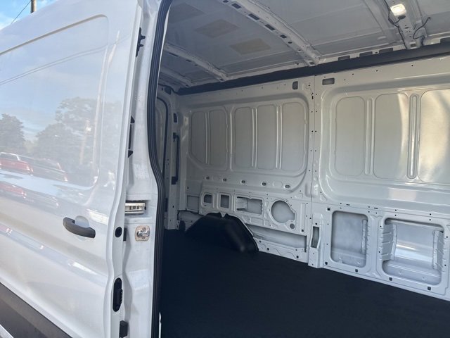 New 2025 Ford Transit 250 148 Medium Roof image 32