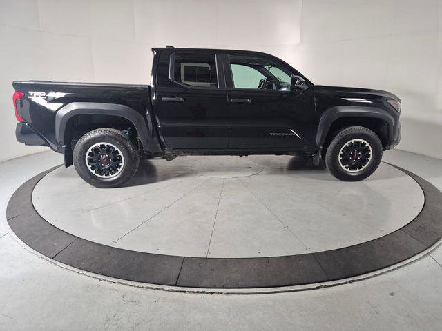Certified 2024 Toyota Tacoma TRD Off-Road AWD/4WD image 5