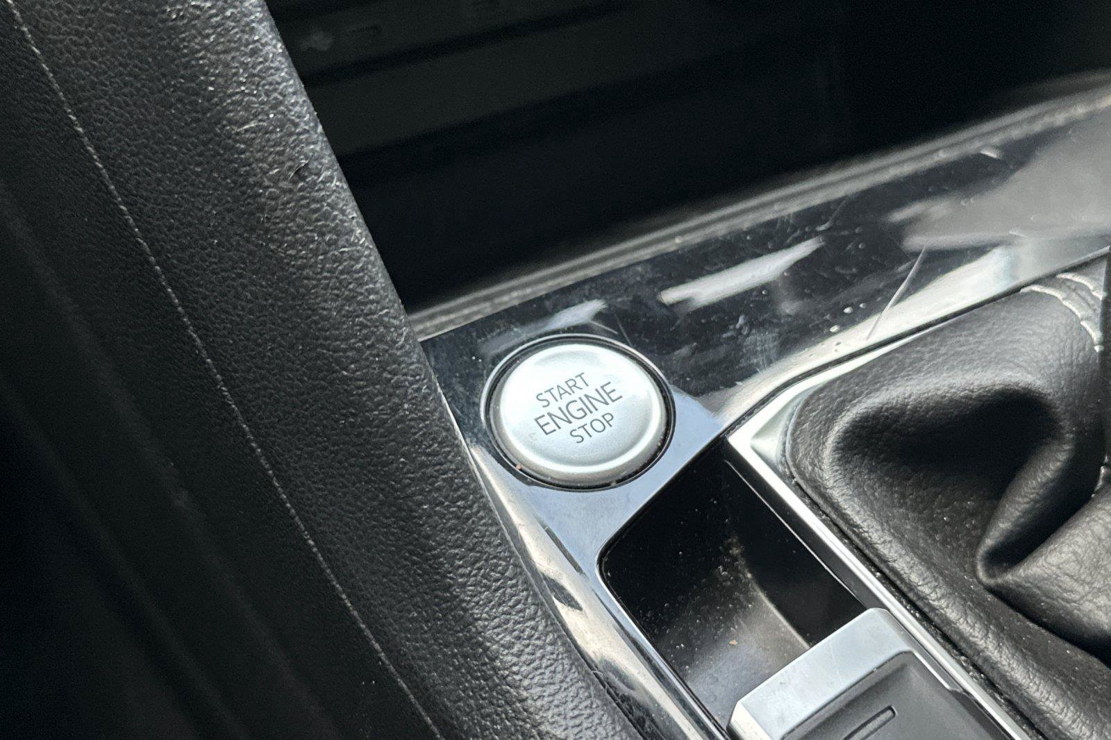 Certified 2024 Volkswagen Taos SE FWD image 21