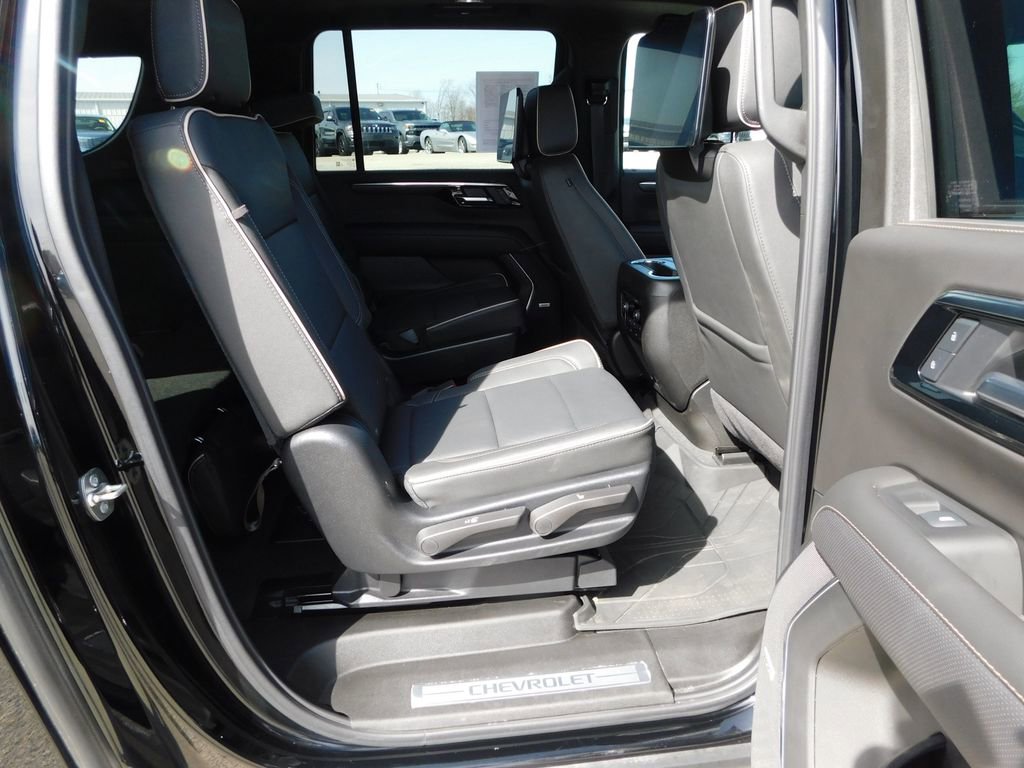 Used 2025 Chevrolet Suburban Premier image 23