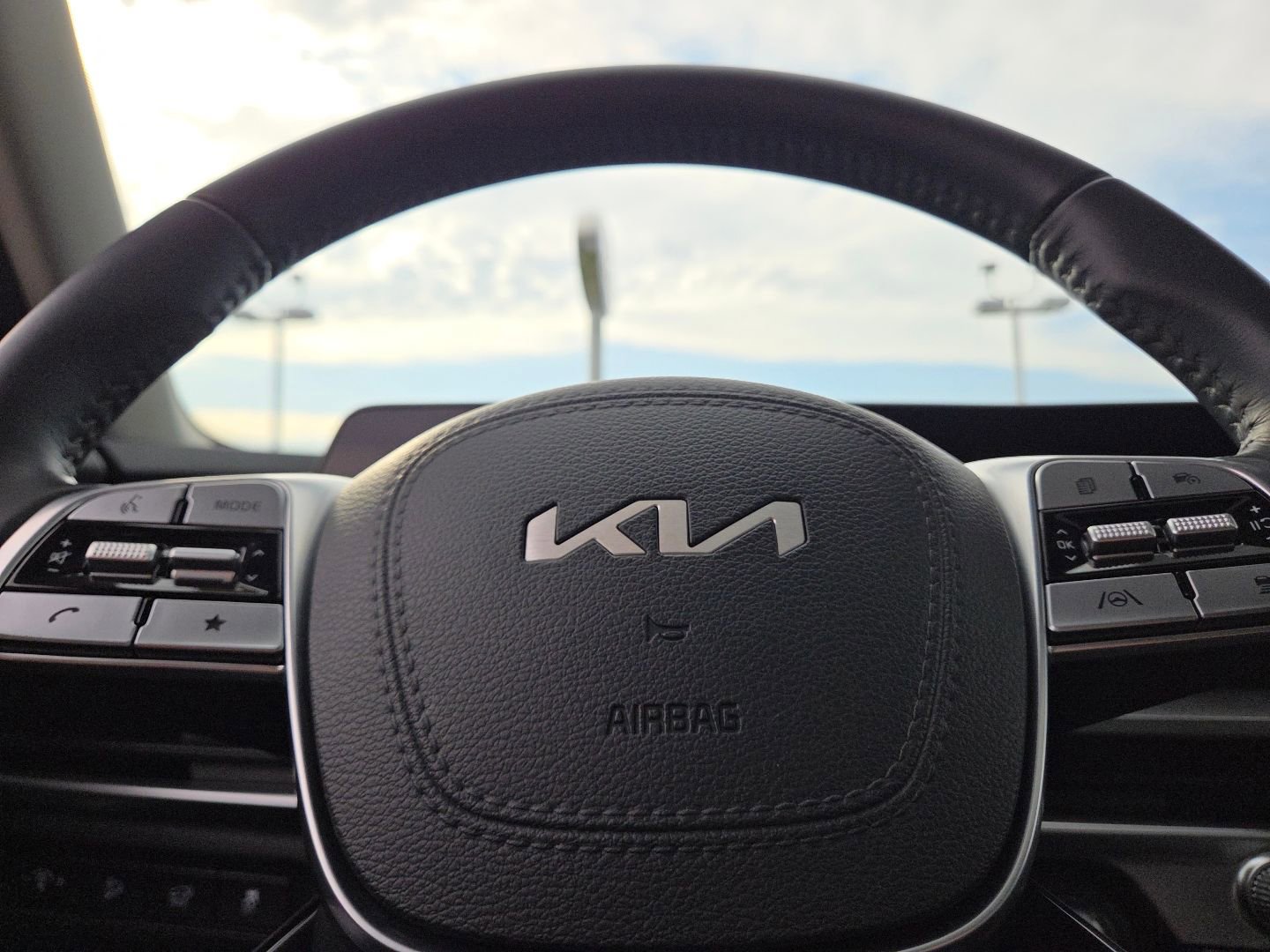 Used 2025 Kia Telluride S image 24