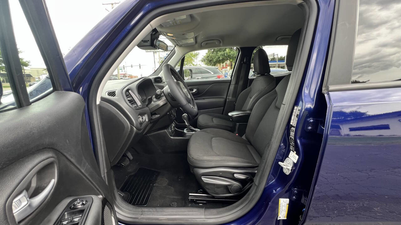 Used 2020 Jeep Renegade Altitude AWD/4WD image 12