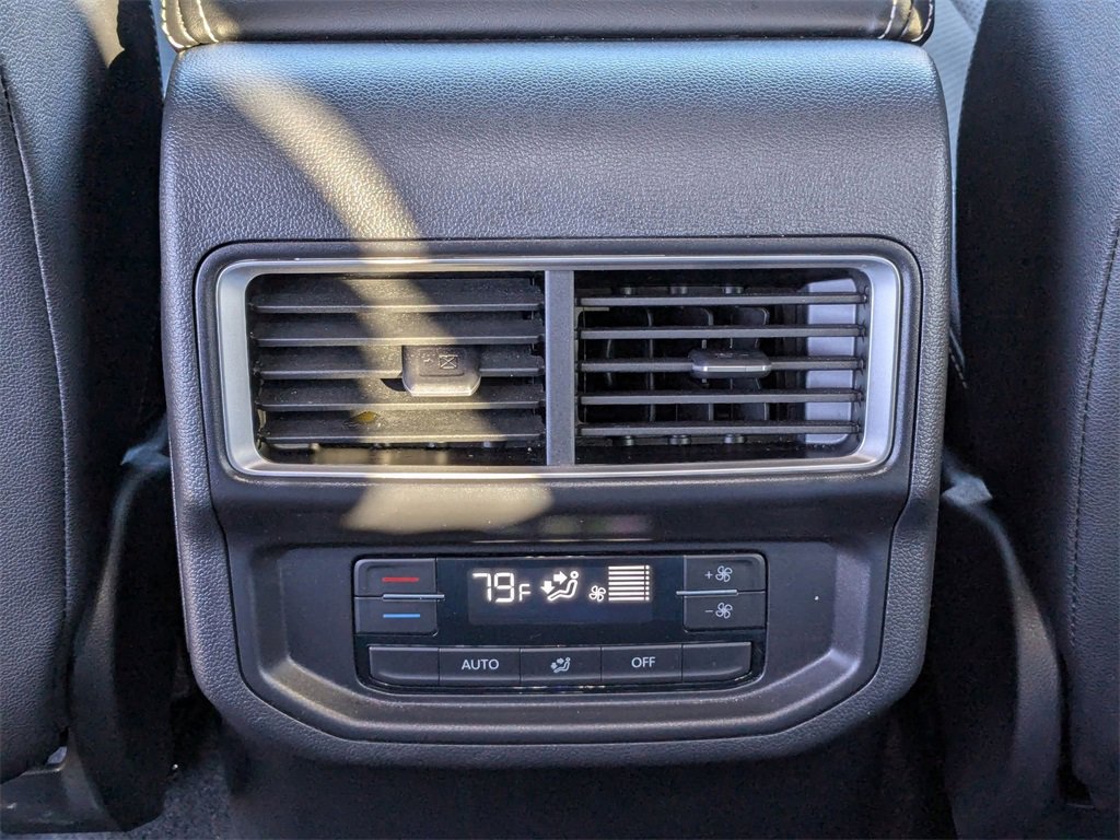 Used 2025 Volkswagen Atlas SE image 29