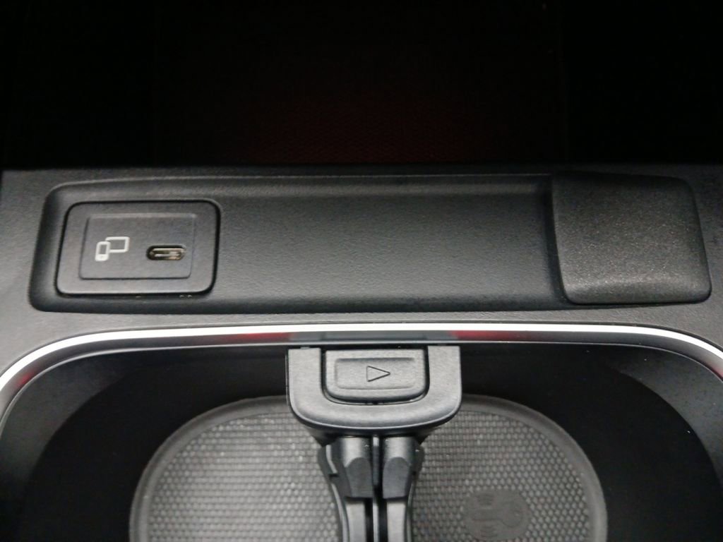 Used 2022 Mercedes-Benz GLB 35 AMG 4MATIC image 6