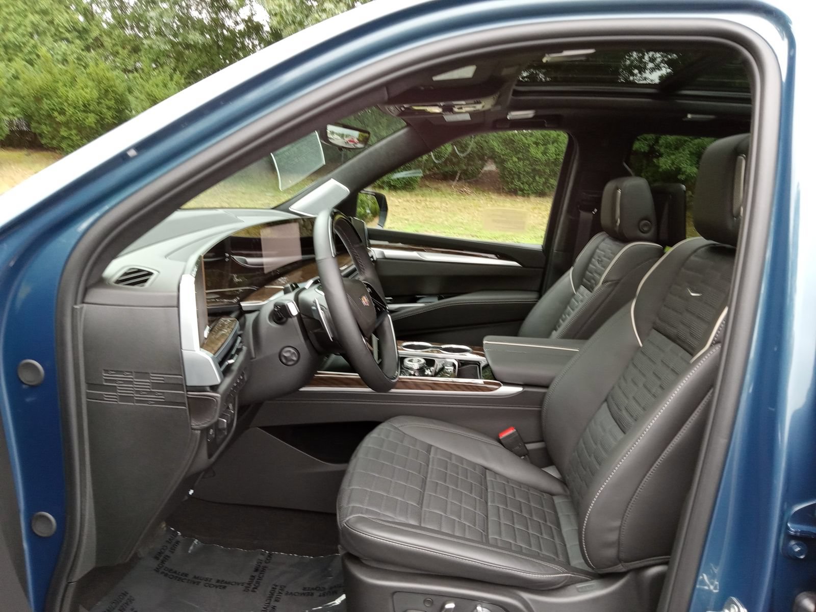 Certified 2026 Cadillac Escalade Platinum Sport AWD/4WD image 11