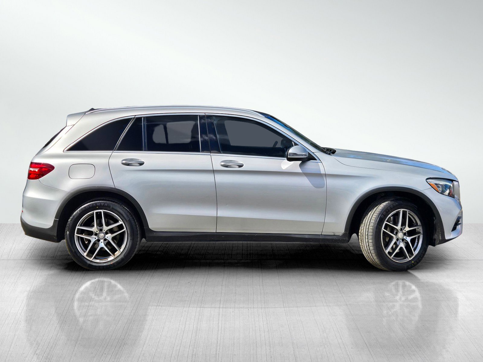 Used 2017 Mercedes-Benz GLC 300 4MATIC image 3