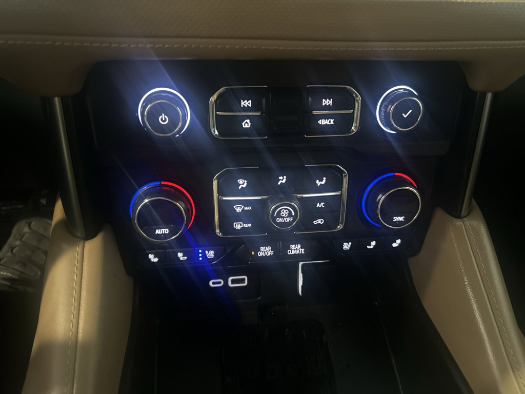 Used 2022 Chevrolet Suburban Premier image 28