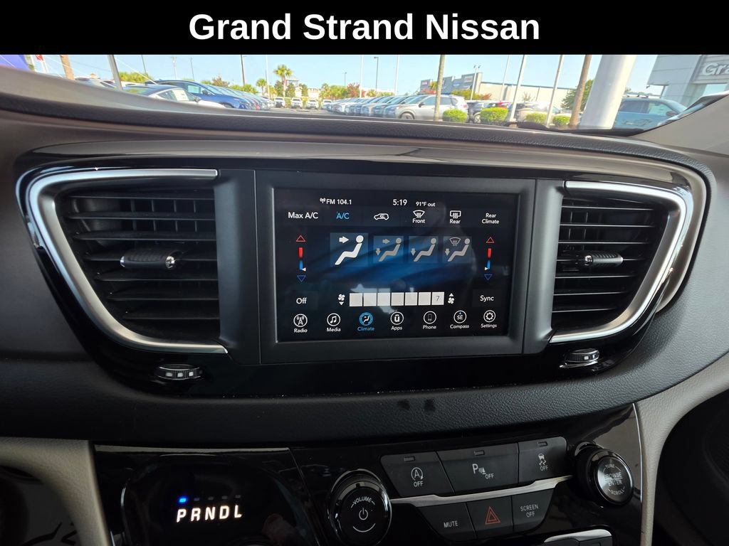 Used 2018 Chrysler Pacifica LX FWD image 21