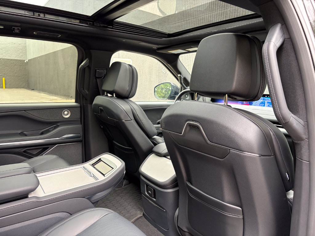 New 2027 Lincoln Navigator Reserve w/ Jet Appearance Package AWD/4WD image 29