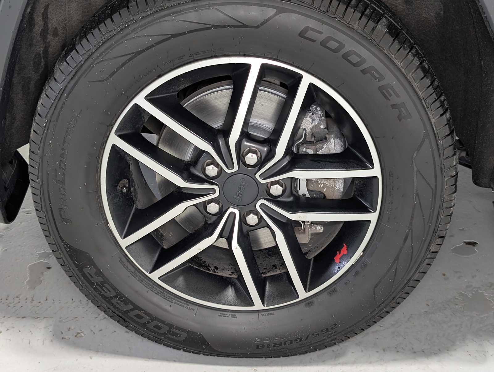 Used 2019 Jeep Grand Cherokee Trailhawk AWD/4WD image 3