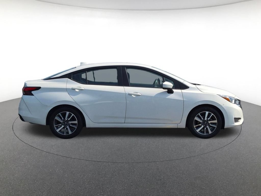 Used 2023 Nissan Versa SV FWD image 4