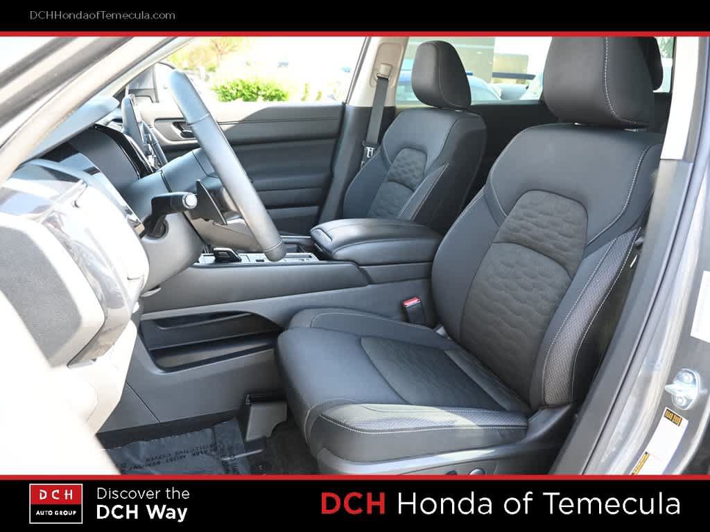 Used 2025 Nissan Pathfinder SV FWD image 18