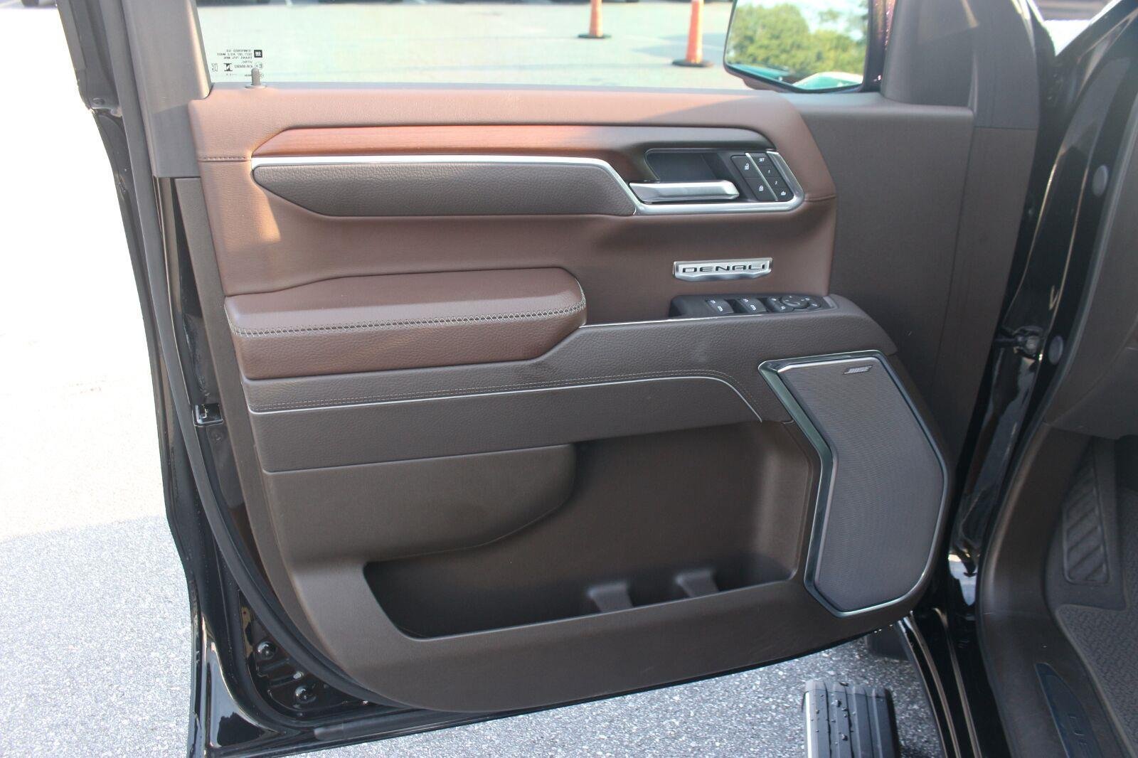 Used 2025 GMC Sierra 1500 Denali w/ Denali Reserve Package AWD/4WD image 11