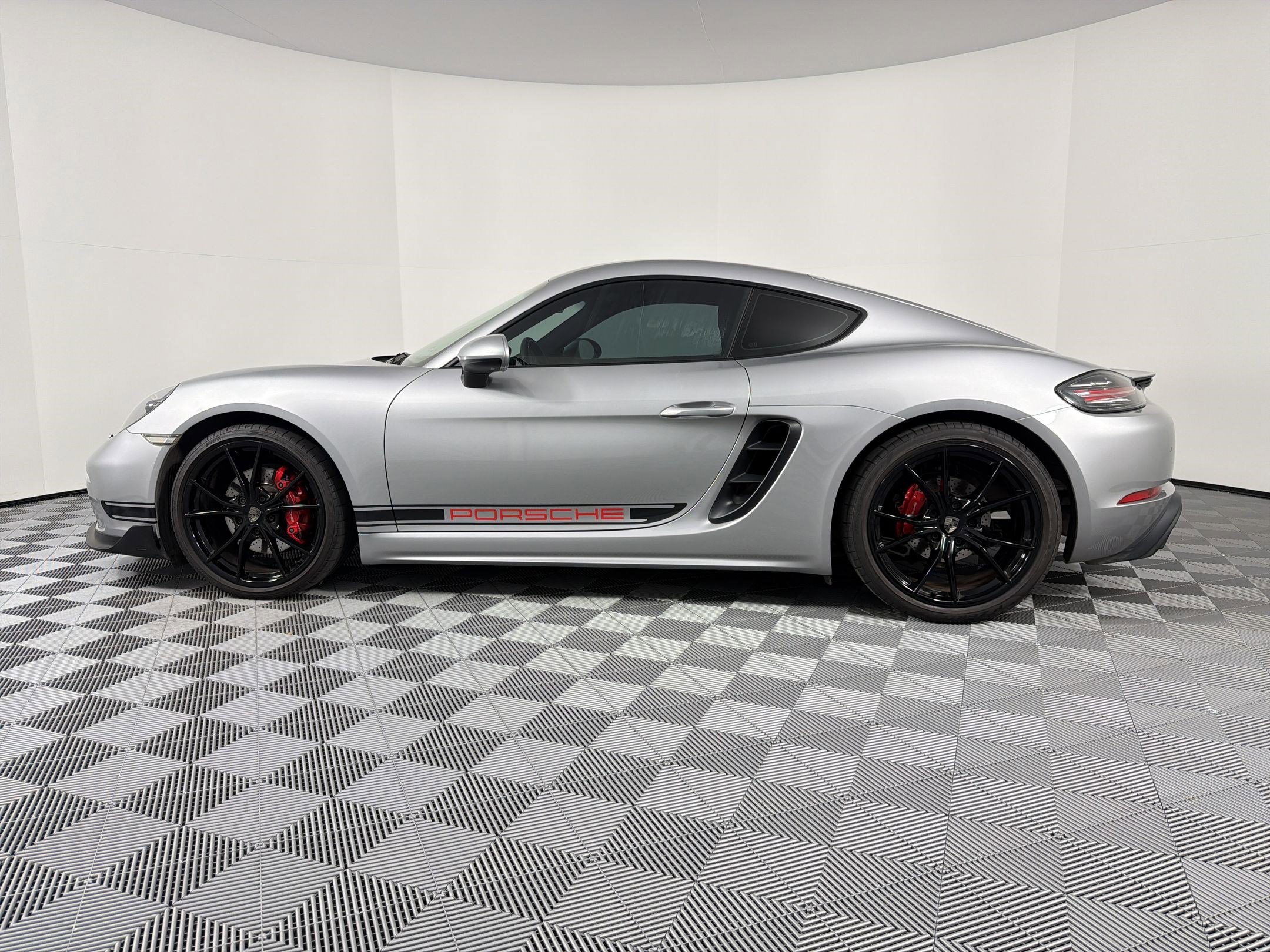 Certified 2024 Porsche 718 Cayman S image 2