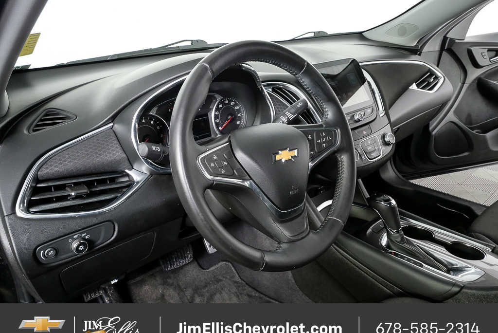 Used 2017 Chevrolet Malibu LT image 4