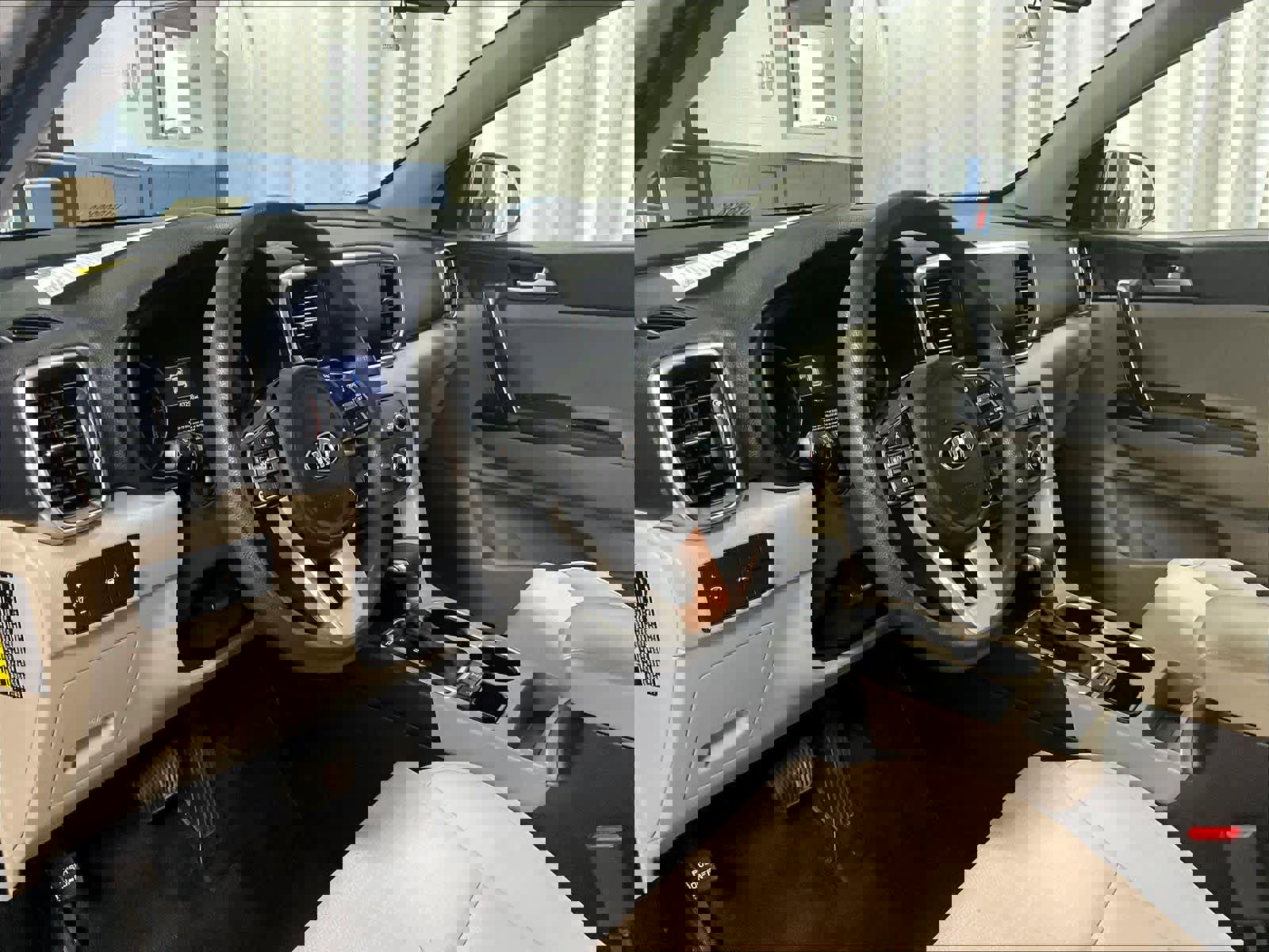 Used 2020 Kia Sportage LX image 8