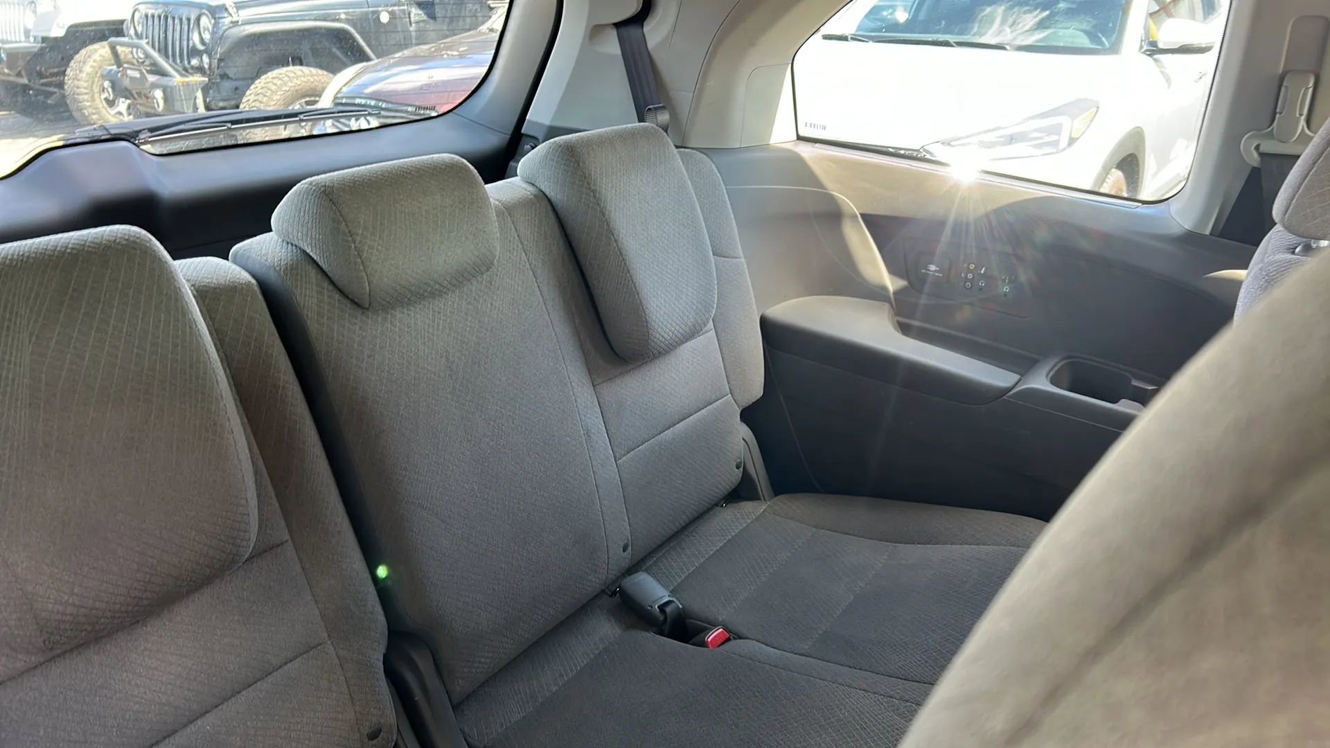 Used 2016 Honda Odyssey SE image 16