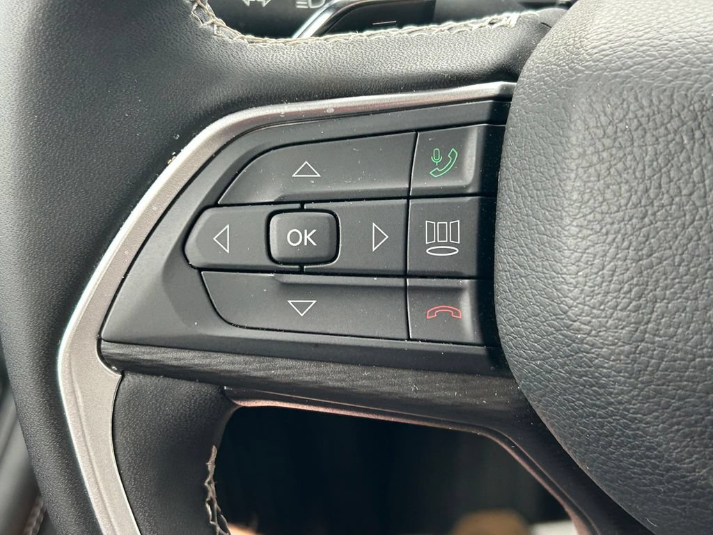 Used 2024 Jeep Grand Cherokee L Altitude AWD/4WD image 39