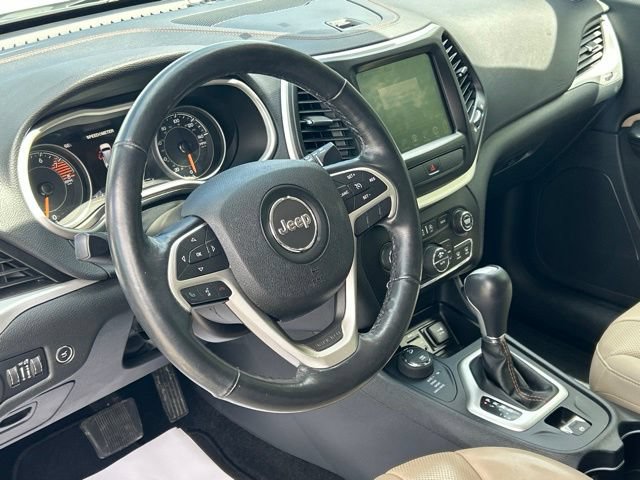 Used 2016 Jeep Cherokee Limited w/ Luxury Group AWD/4WD image 24