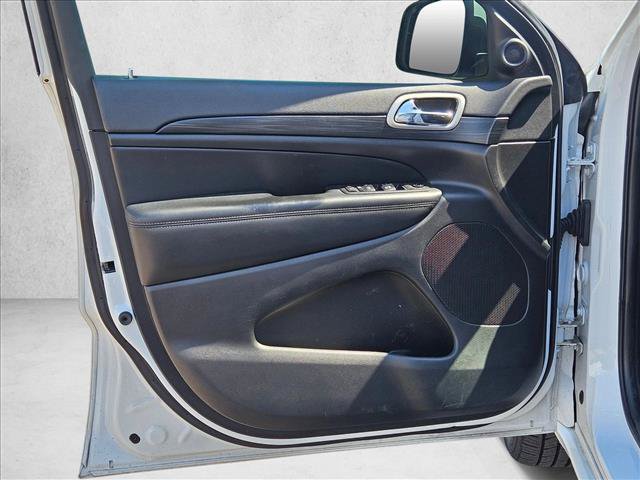 Used 2020 Jeep Grand Cherokee Altitude RWD image 9