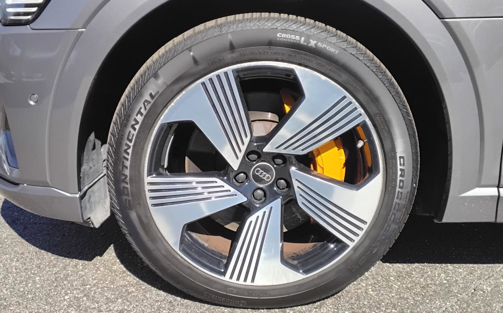 Used 2023 Audi e-tron Premium Plus w/ Premium Plus Package image 24